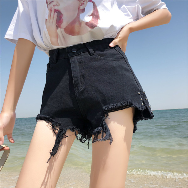 Blugi scurti de dama cu motive rupte