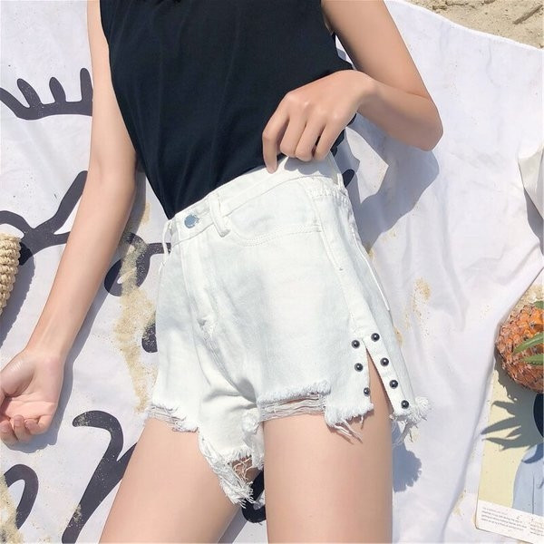 Blugi scurti de dama cu motive rupte