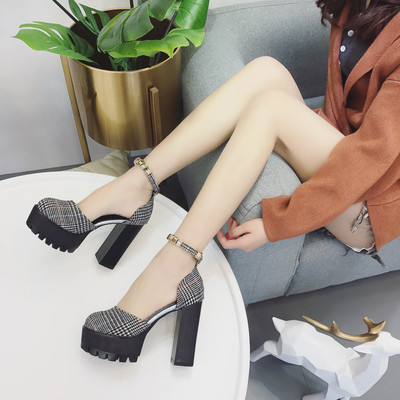 Sandale de dama moderne cu toc gros si talpa aspra in doua culori