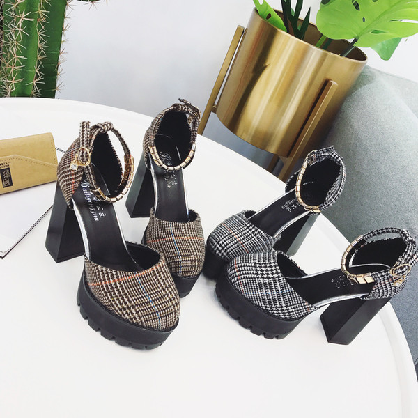 Sandale de dama moderne cu toc gros si talpa aspra in doua culori