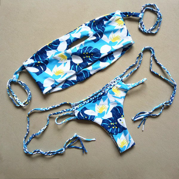 Costum de baie de damă din două piese cu bikini decupat