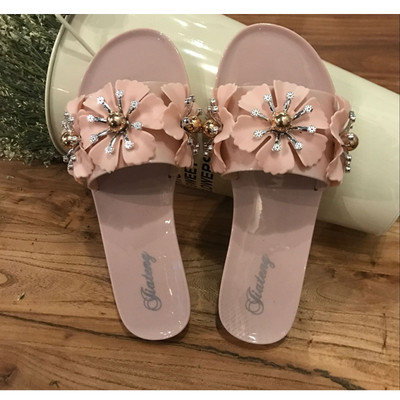 Γυναικείες κομψές παντόφλες με 3D διακόσμηση σε δύο χρώματα