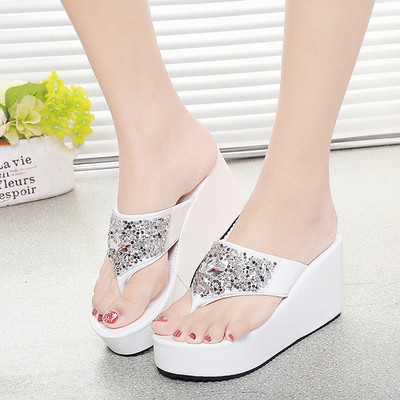 Παντόφλες με  πούλιες με ψηλή σόλα