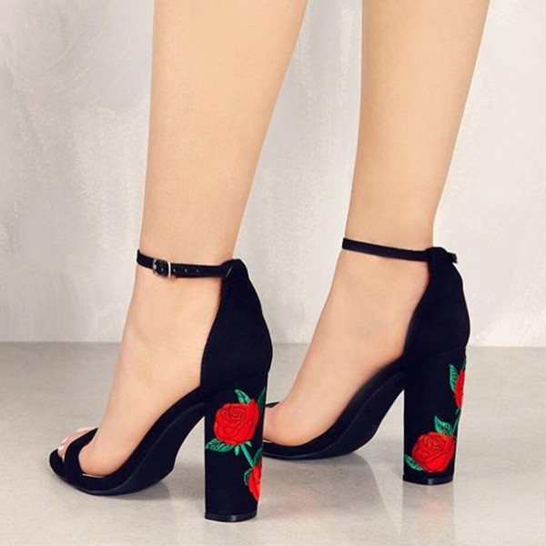 Sandale de dama elegante din piele intoarsa cu toc inalt si motive florale in doua culori