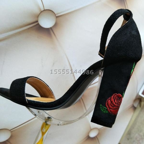 Sandale de dama elegante din piele intoarsa cu toc inalt si motive florale in doua culori