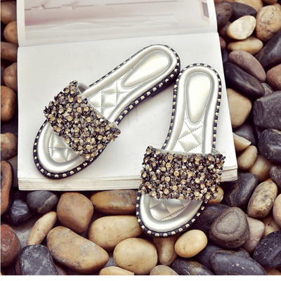 Γυναικείες μοντέρνες  παντόφλες με διακοσμητικές πέτρες