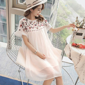 Rochie pentru gravide in alb cu broderie florala