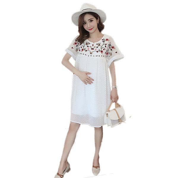 Rochie pentru gravide in alb cu broderie florala