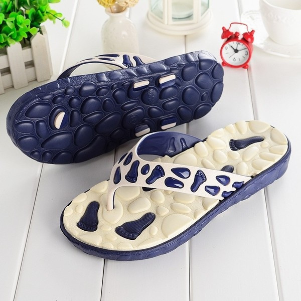 Papuci barbatesti potriviti pentru o plaja cu talpa aspra