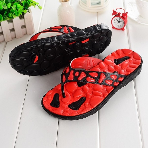 Papuci barbatesti potriviti pentru o plaja cu talpa aspra