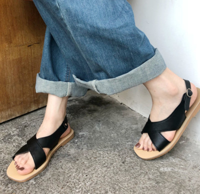 Γυναικεία σανδάλια σε τρία χρώματα