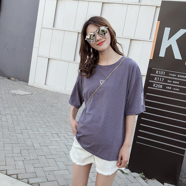 Tricou cu dungi pentru gravide cu broderie in doua culori