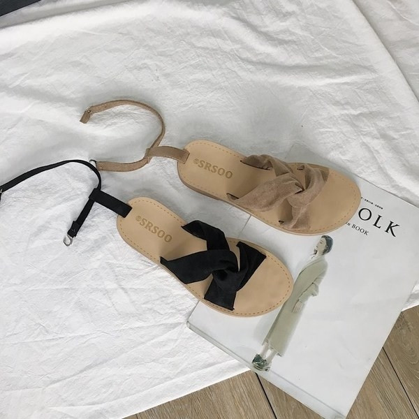 Βελούδινα γυναικεία σανδάλια σε δύο χρώματα