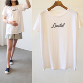 Tricou pentru gravide în alb cu inscripție