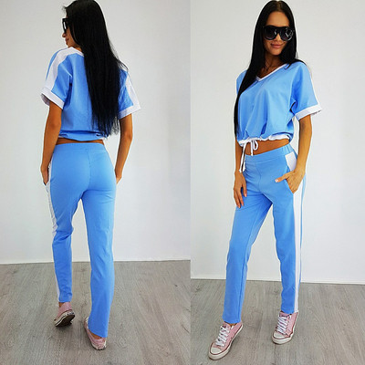 Set sport dama - Tricou cu decolteu in V si trening cu crapaturi laterale