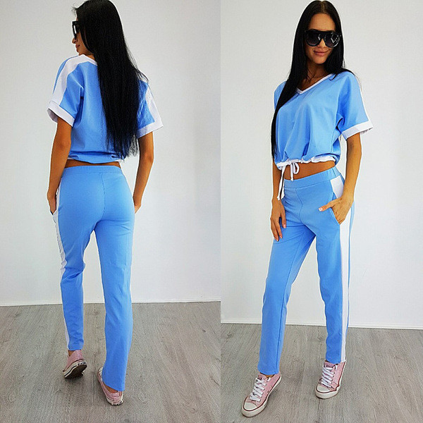 Set sport dama - Tricou cu decolteu in V si trening cu crapaturi laterale