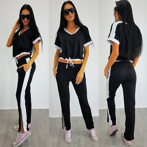 Set sport dama - Tricou cu decolteu in V si trening cu crapaturi laterale