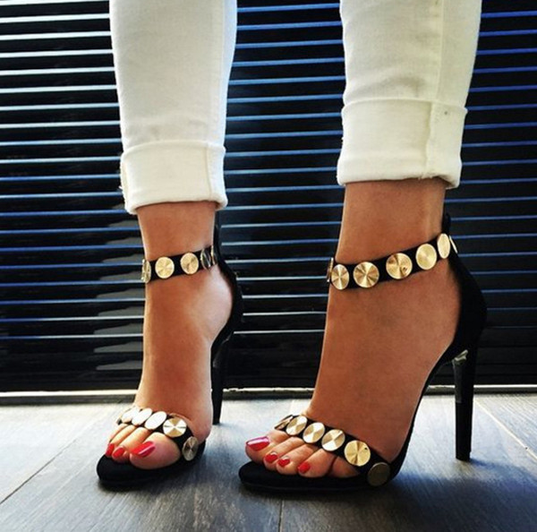 Sandale de dama moderne cu elemente aurii in negru