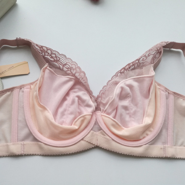 Μοντέρνο  γυναικείο σουτιέν από  δαντέλα σε διάφορα χρώματα