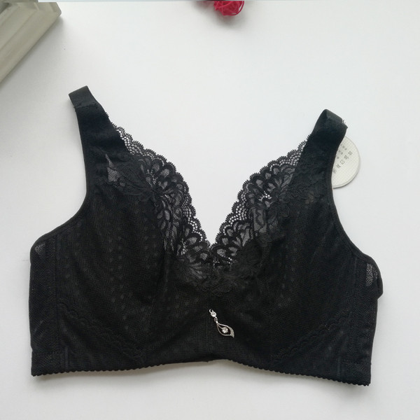 Μοντέρνο  γυναικείο σουτιέν από  δαντέλα σε διάφορα χρώματα