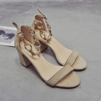 Μοντέρνα γυναικεία σανδάλια με διακόσμηση στο αστράγαλο