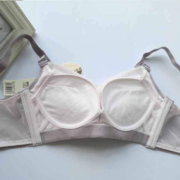 Sutien de dama cu bretele reglabile si dantela potrivit pentru utilizarea de zi cu zi