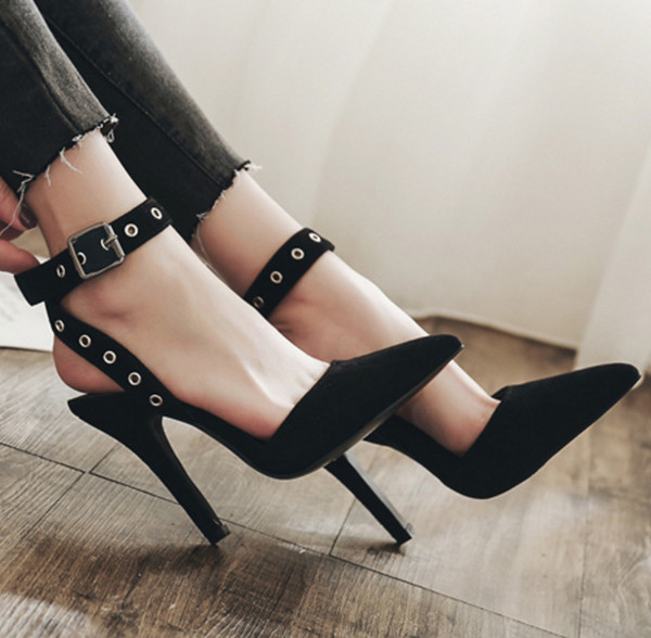 Sandale de dama moderne cu bretele de culoare neagra