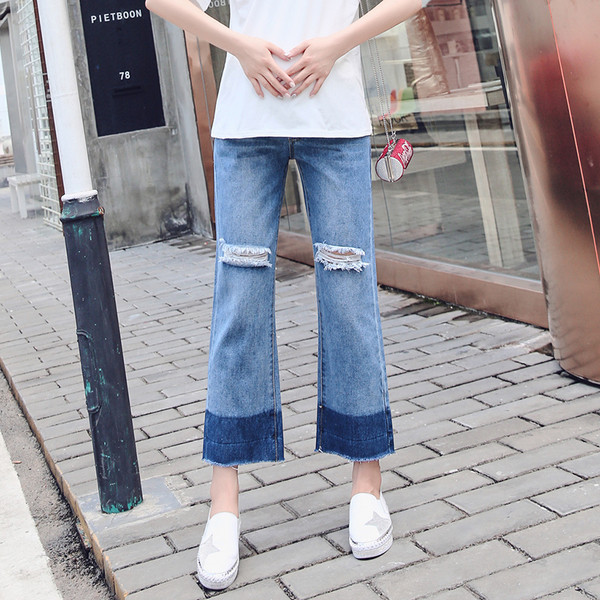 Blugi de dama pentru gravide cu motive rupte intr-un model larg