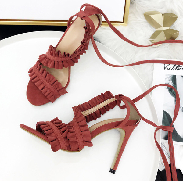 Κομψά γυναικεία σανδάλια με ιμάντες σε διάφορα χρώματα