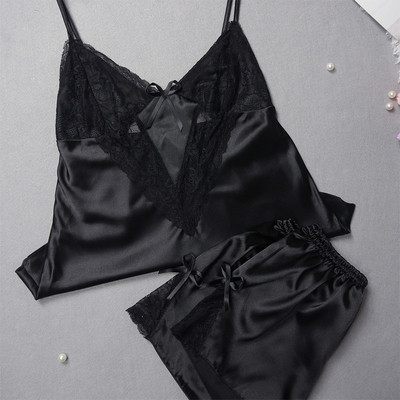 Γυναικείες σατέν πιτζάμες με δαντέλα και κορδέλα