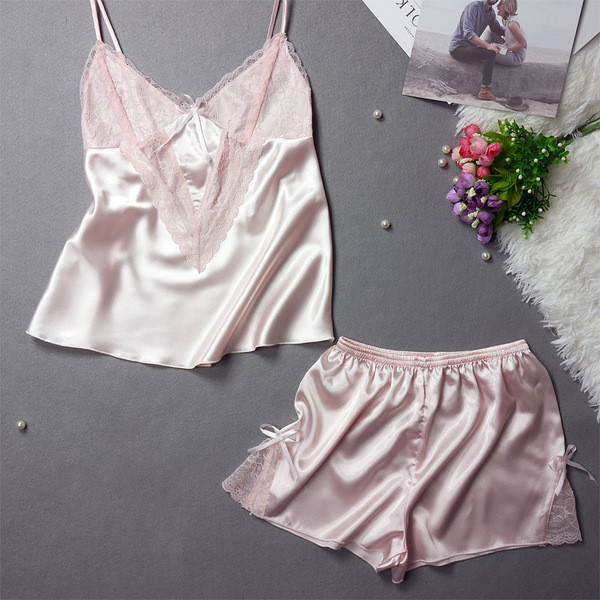 Γυναικείες σατέν πιτζάμες με δαντέλα και κορδέλα