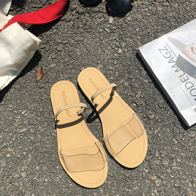 Μοντέρνες γυναικείες παντόφλες σε διάφορα χρώματα