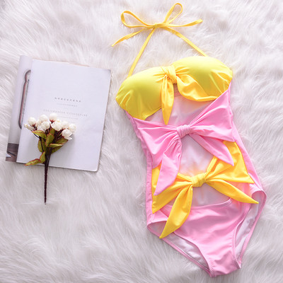 Un costum de baie intreg de dama cu panglici si bretele subtiri din doua piese