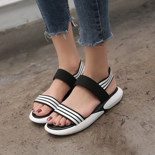 Sandale de dama moderne potrivite pentru utilizarea de zi cu zi