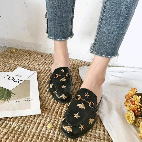 Papuci de femei eleganti, potriviti pentru utilizarea de zi cu zi