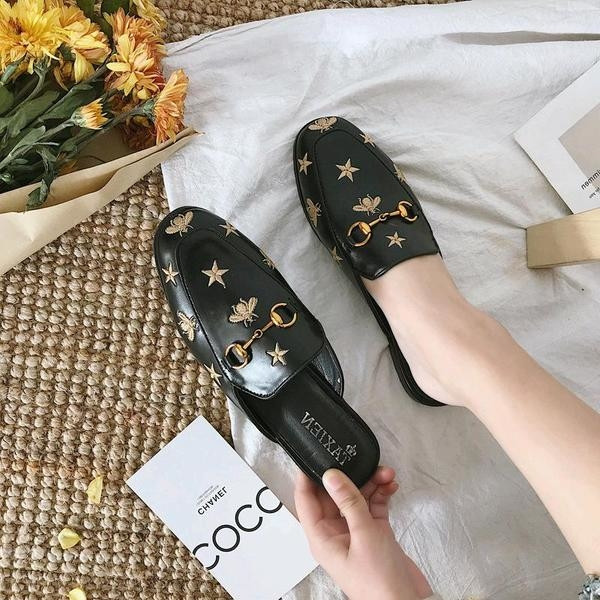 Papuci de femei eleganti, potriviti pentru utilizarea de zi cu zi