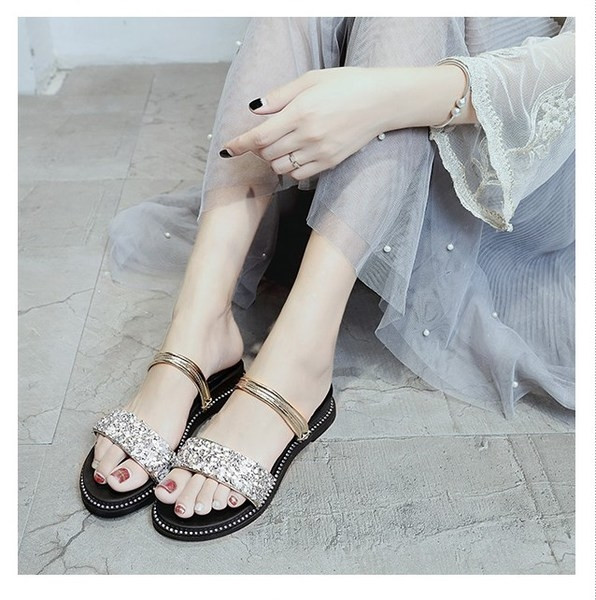 Sandale de dama moderne potrivite pentru utilizarea de zi cu zi in mai multe culori