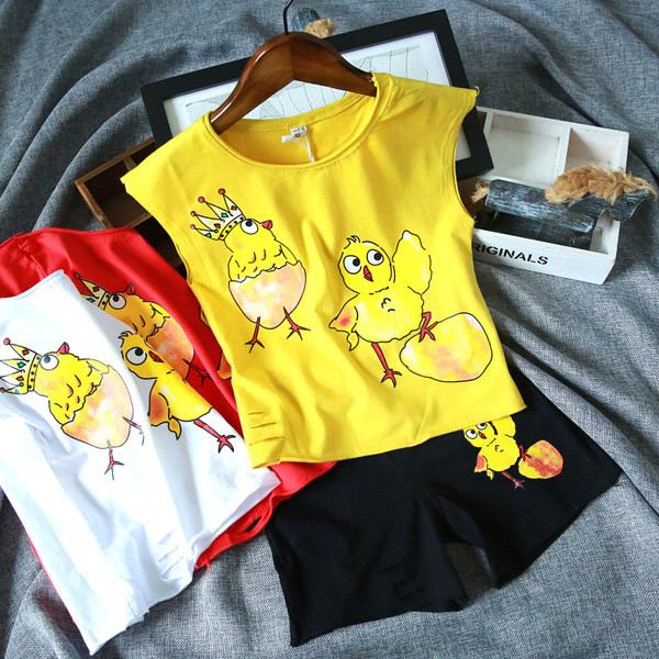 Set copii pentru fete - tricou cu motive rupte si pantaloni scurti