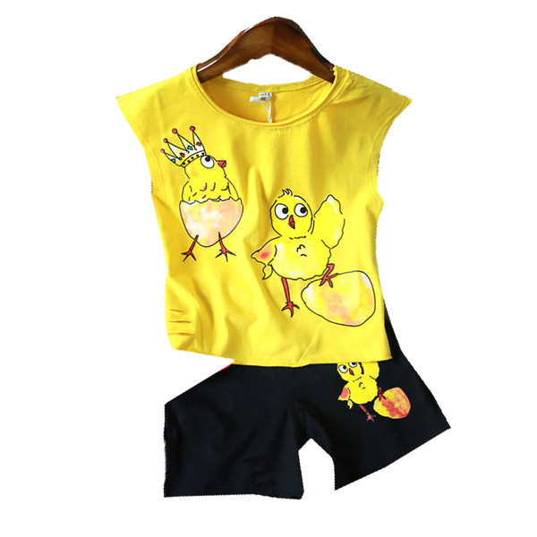 Set copii pentru fete - tricou cu motive rupte si pantaloni scurti