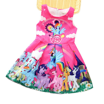 O rochie eterica pentru copii cu o aplicatie colorata in mai multe culori