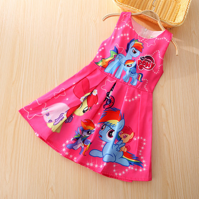 O rochie eterica pentru copii cu o aplicatie colorata in mai multe culori