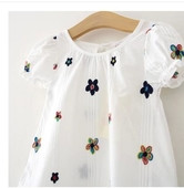 Bluza de copii pentru fata in alb cu motive florale