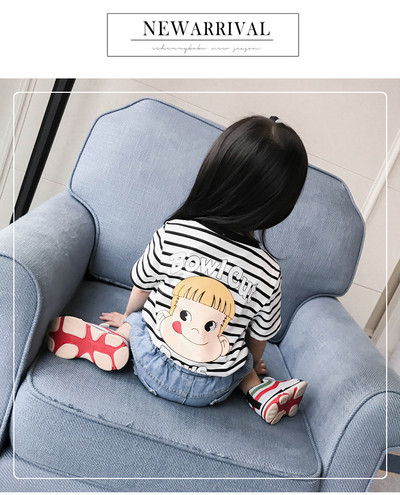 Μοντέρνα μπλούζα  για κορίτσια με εφαρμογή και επιγραφή σε τρία χρώματα