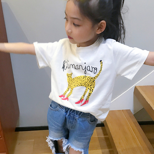 Βαμβακερό μπλουζάκι για κορίτσι με εκτύπωση σε λευκό και μαύρο χρώμα