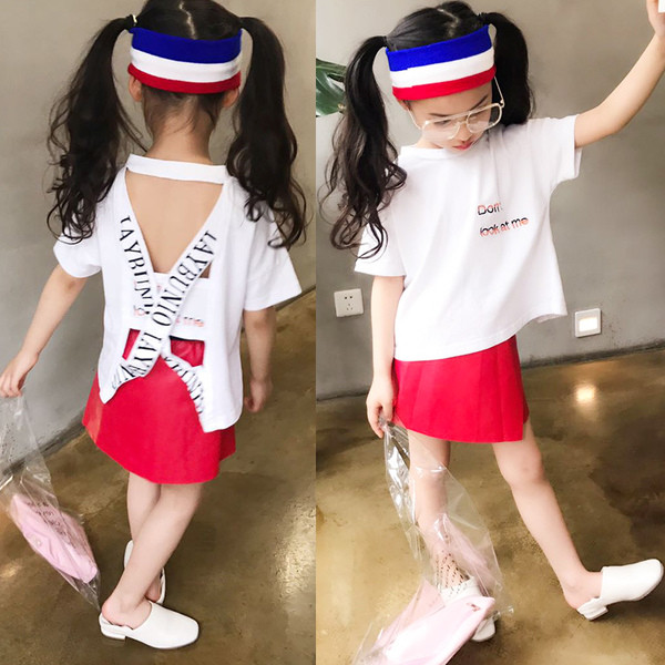 Tricou pentru copii modern cu spatele deschis și inscripții în două culori