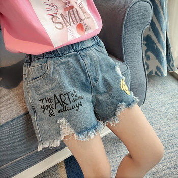 Детски къси дънкови панталони с надпис и цветна апликация