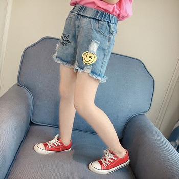 Детски къси дънкови панталони с надпис и цветна апликация