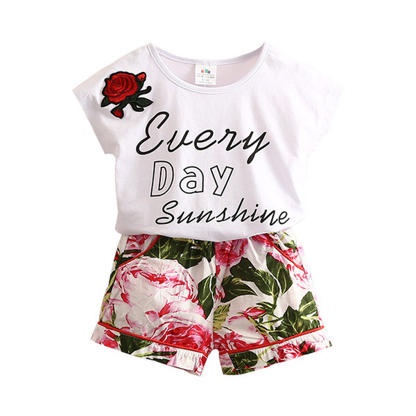 Παιδικό σετ - T-shirt με επιγραφή και εκτύπωση και σορτς σε floral μοτίβα