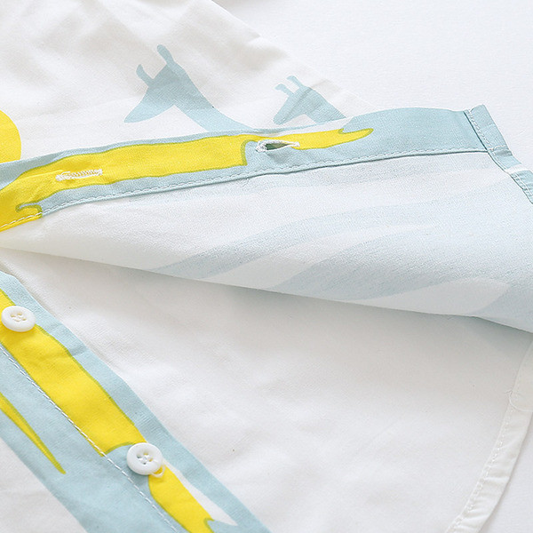 Cămașă pentru băieți pentru copii în alb cu imprimeu color