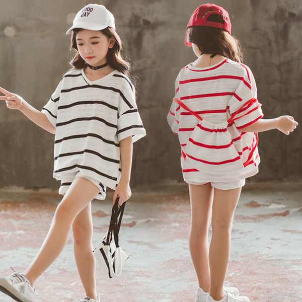 Set de vară pentru copii pentru fete care include o bluză scurtă, pantaloni scurți și o geantă - două culori